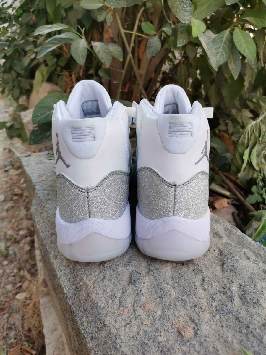 JORDAN 11 RETRO x BLANC ARGENT MÉTALLISÉ 