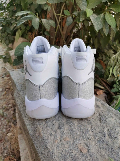 JORDAN 11 RETRO x BLANC ARGENT MÉTALLISÉ 