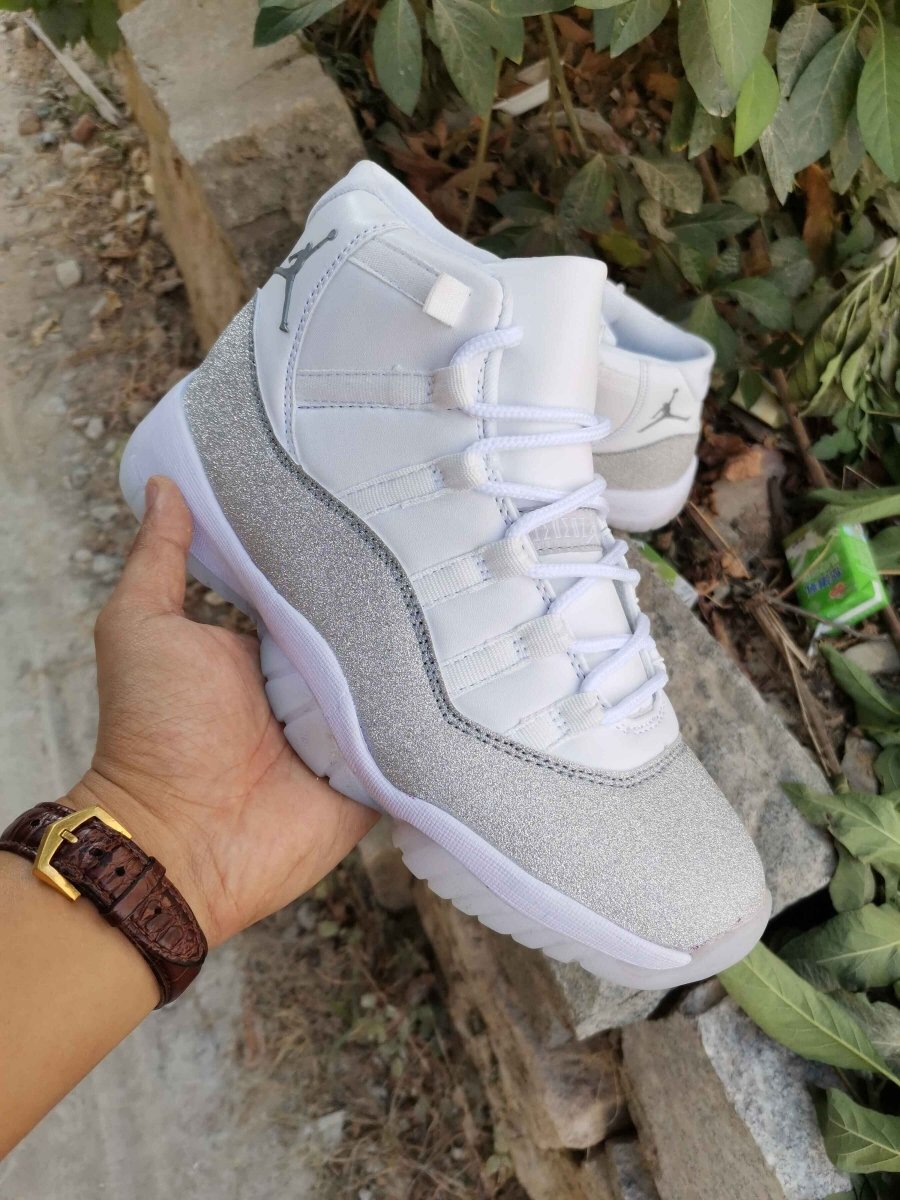 JORDAN 11 RETRO x BLANC ARGENT MÉTALLISÉ 