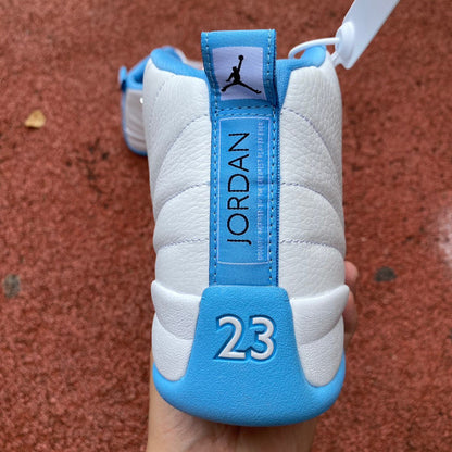 Jordan 12 Retro 'Blanc/Bleu universitaire'