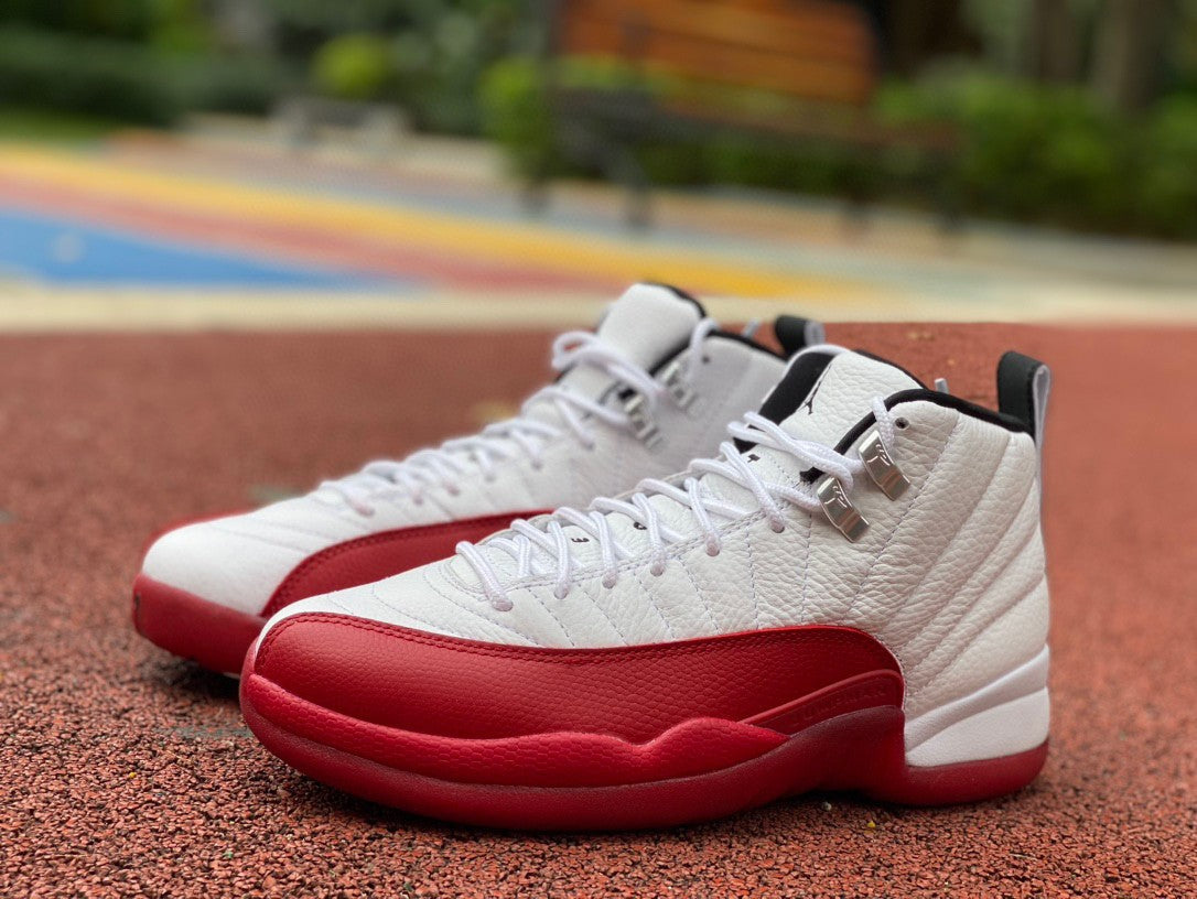 Jordan 12 Retro 'Blanc/Rouge universitaire'