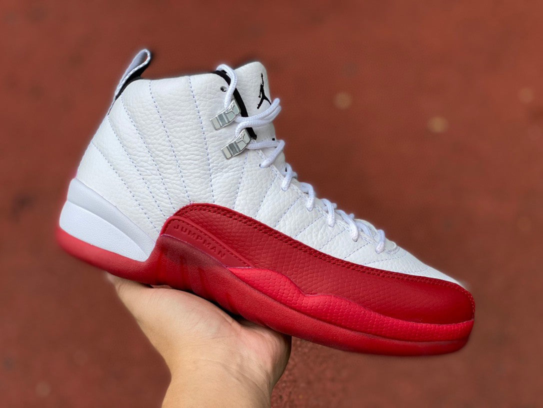 Jordan 12 Retro 'Blanc/Rouge universitaire'