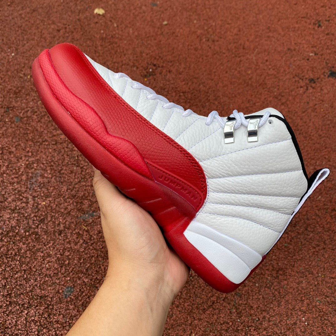 Jordan 12 Retro 'Blanc/Rouge universitaire'