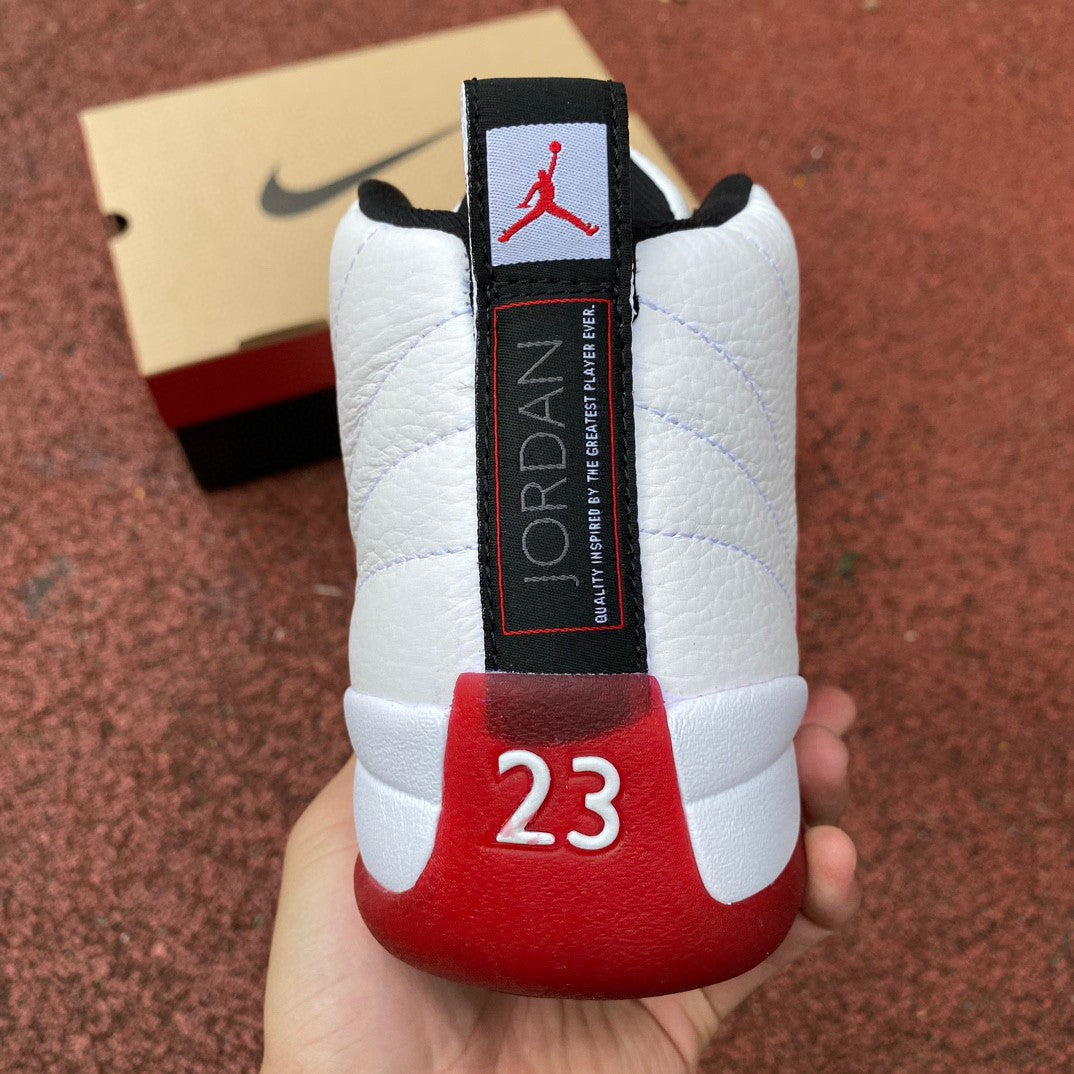 Jordan 12 Retro 'Blanc/Rouge universitaire'