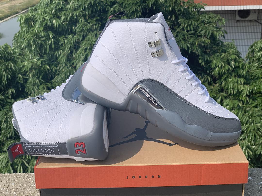 JORDAN 12 RETRO x BLANC GRIS FONCÉ 