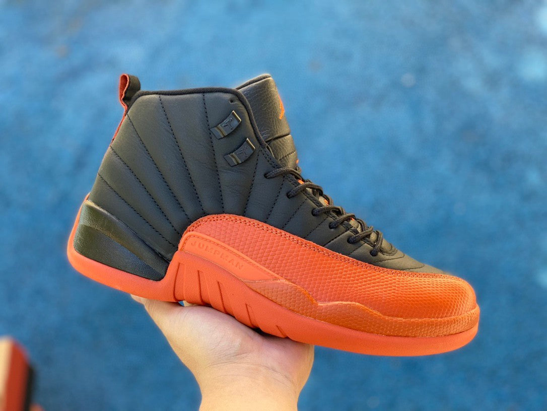 Jordan 12 WMNS « Orange brillant »