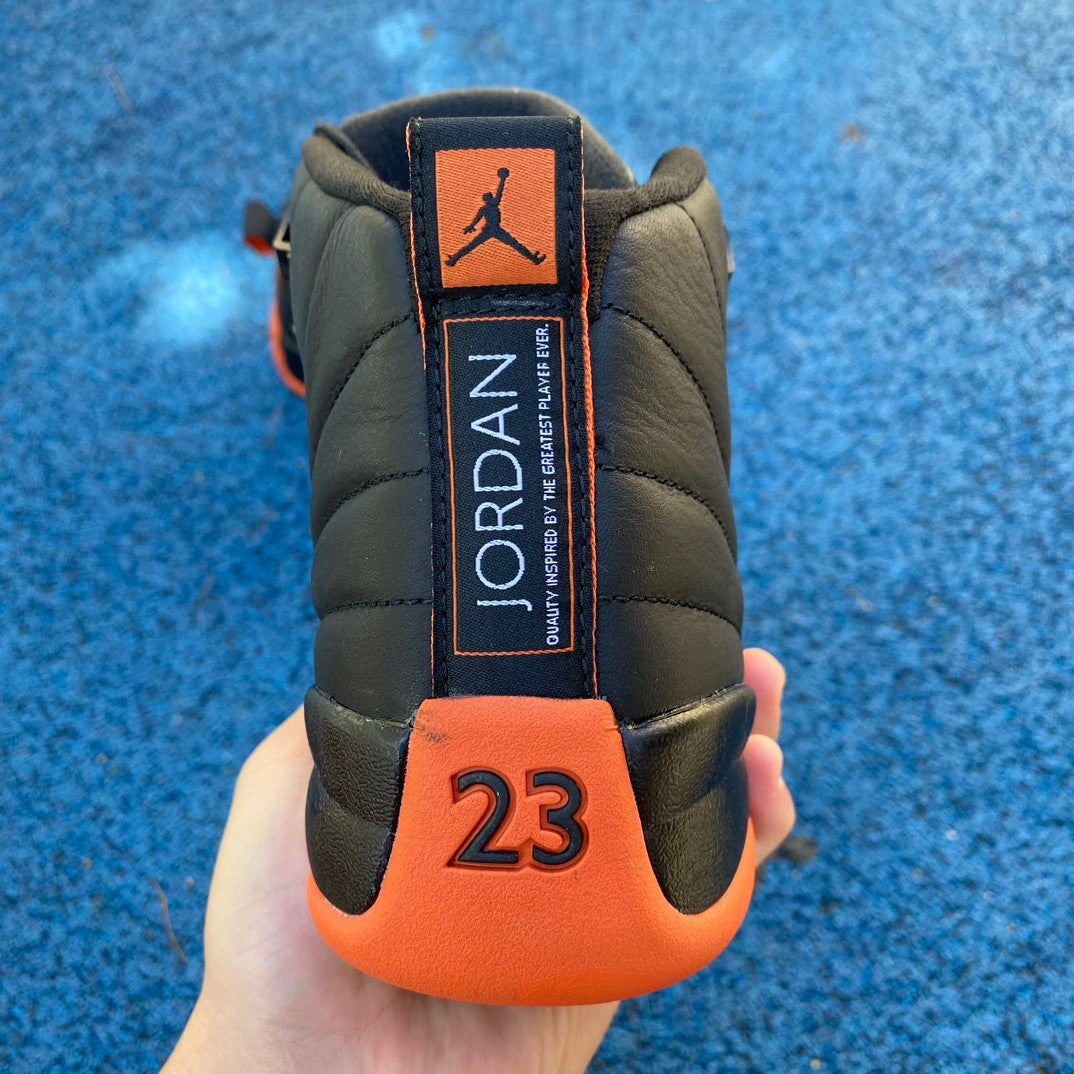 Jordan 12 WMNS « Orange brillant »