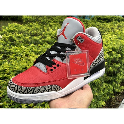 JORDAN 3 RETRO x SE UNITED ROUGE FEU 