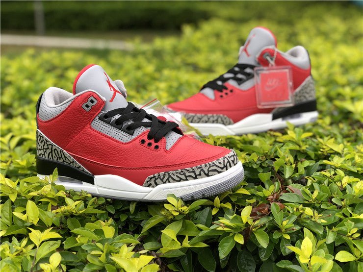 JORDAN 3 RETRO x SE UNITED ROUGE FEU 