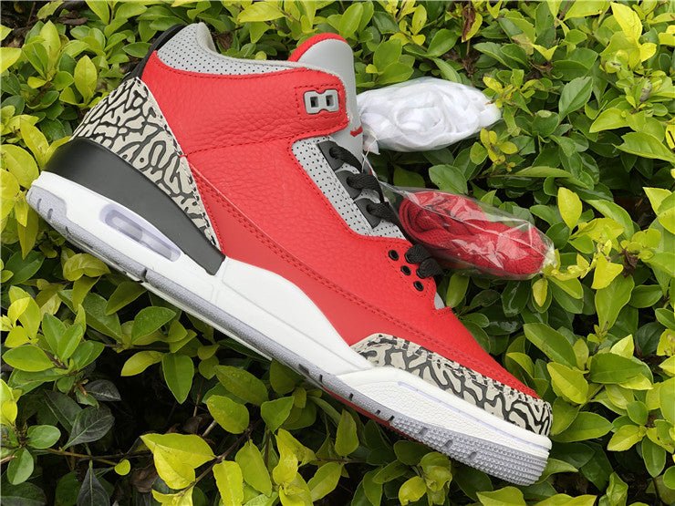JORDAN 3 RETRO x SE UNITED ROUGE FEU 