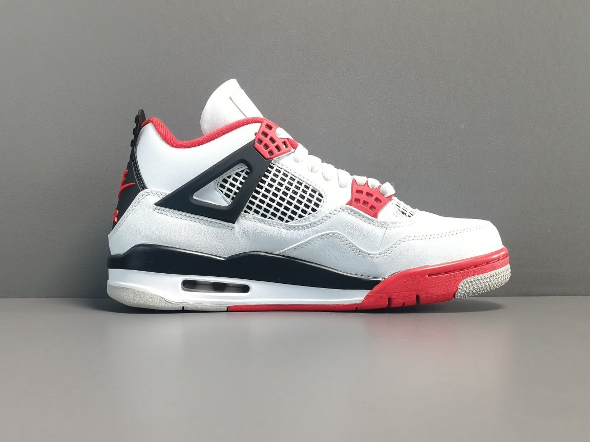 JORDAN 4 x ROUGE FEU 