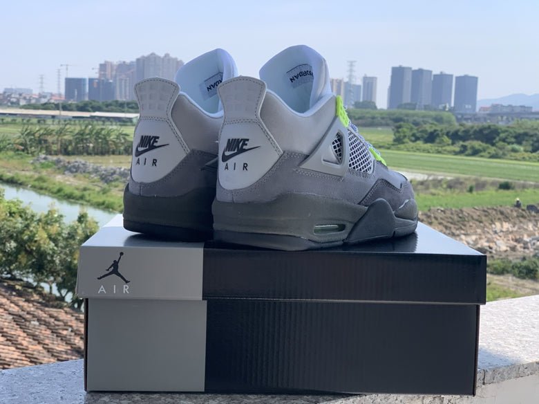 JORDAN 4 x SE 95 NEON 