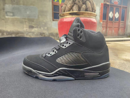 Jordan 5 entièrement noires 