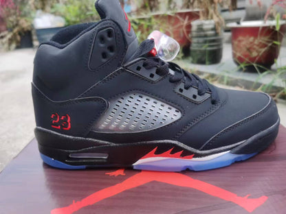 Jordan 5 Noir et Rouge 