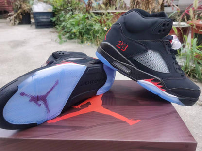 Jordan 5 Noir et Rouge 