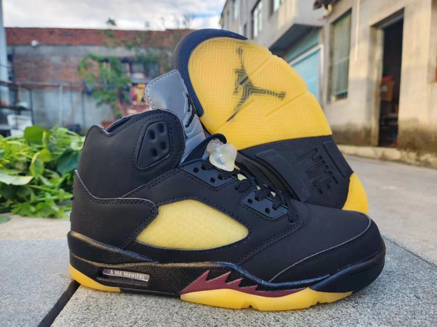 Jordan 5 Noir et Jaune 