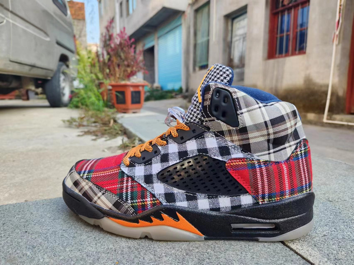 Jordan 5 à carreaux audacieux multicolores