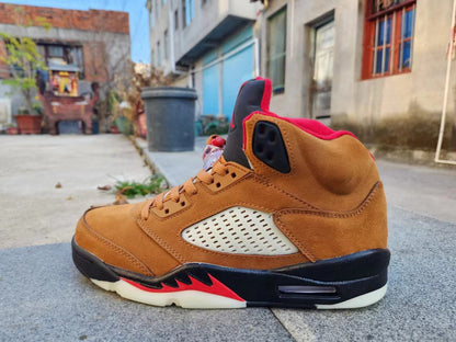 Jordan 5 ROUGE et TAN 