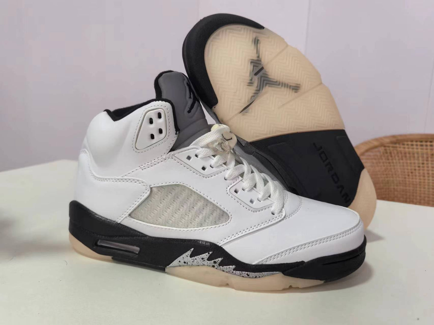 JORDAN 5 RETRO BLANC/NOIR 