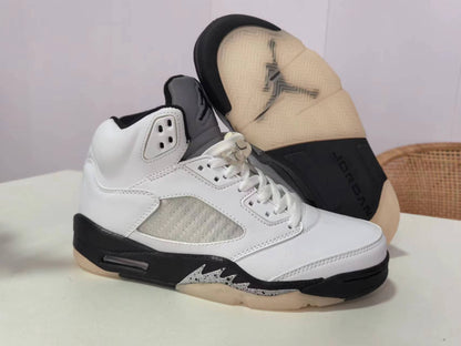 JORDAN 5 RETRO BLANC/NOIR 