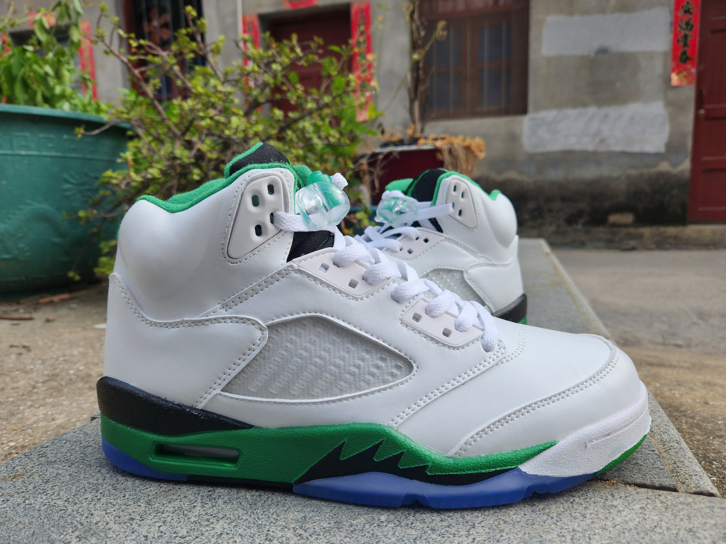 Jordan 5 blanches, vertes et noires