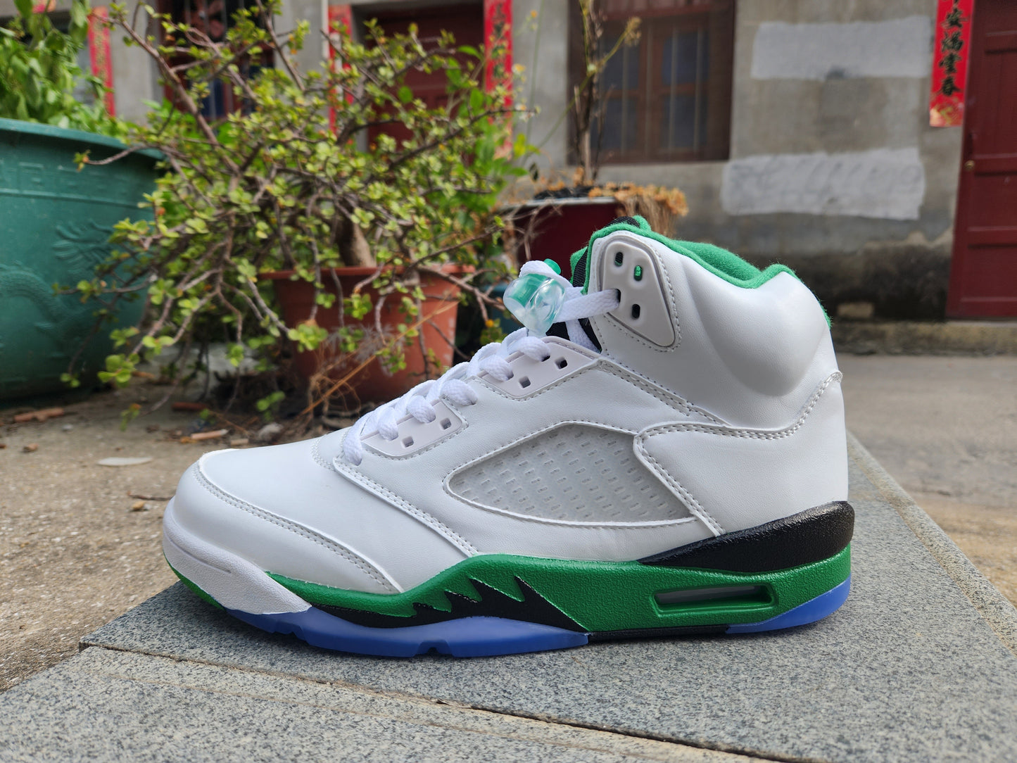 Jordan 5 blanches, vertes et noires