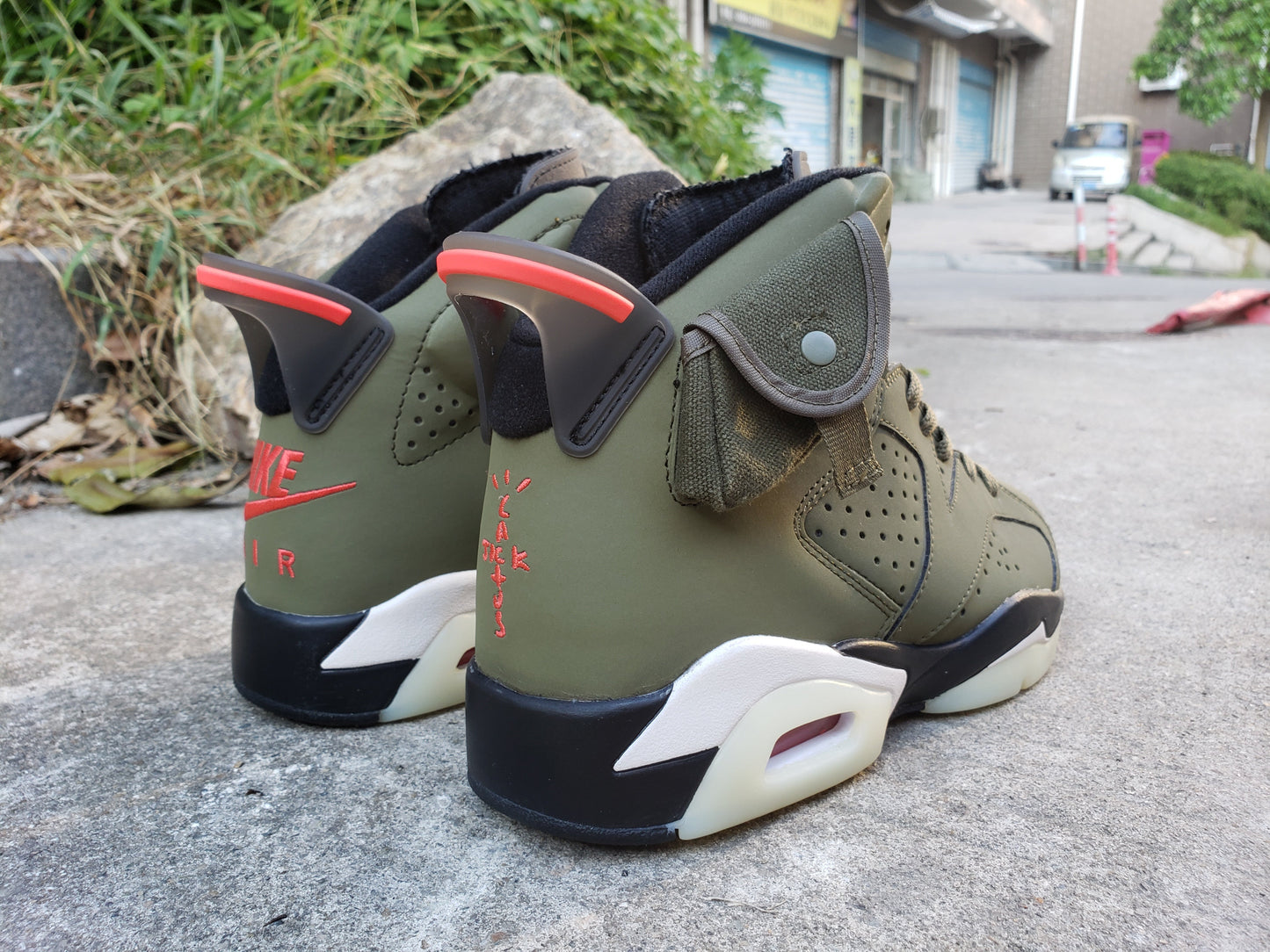 Jordan 6 Retro « Travis Scott - Olive Moyenne »