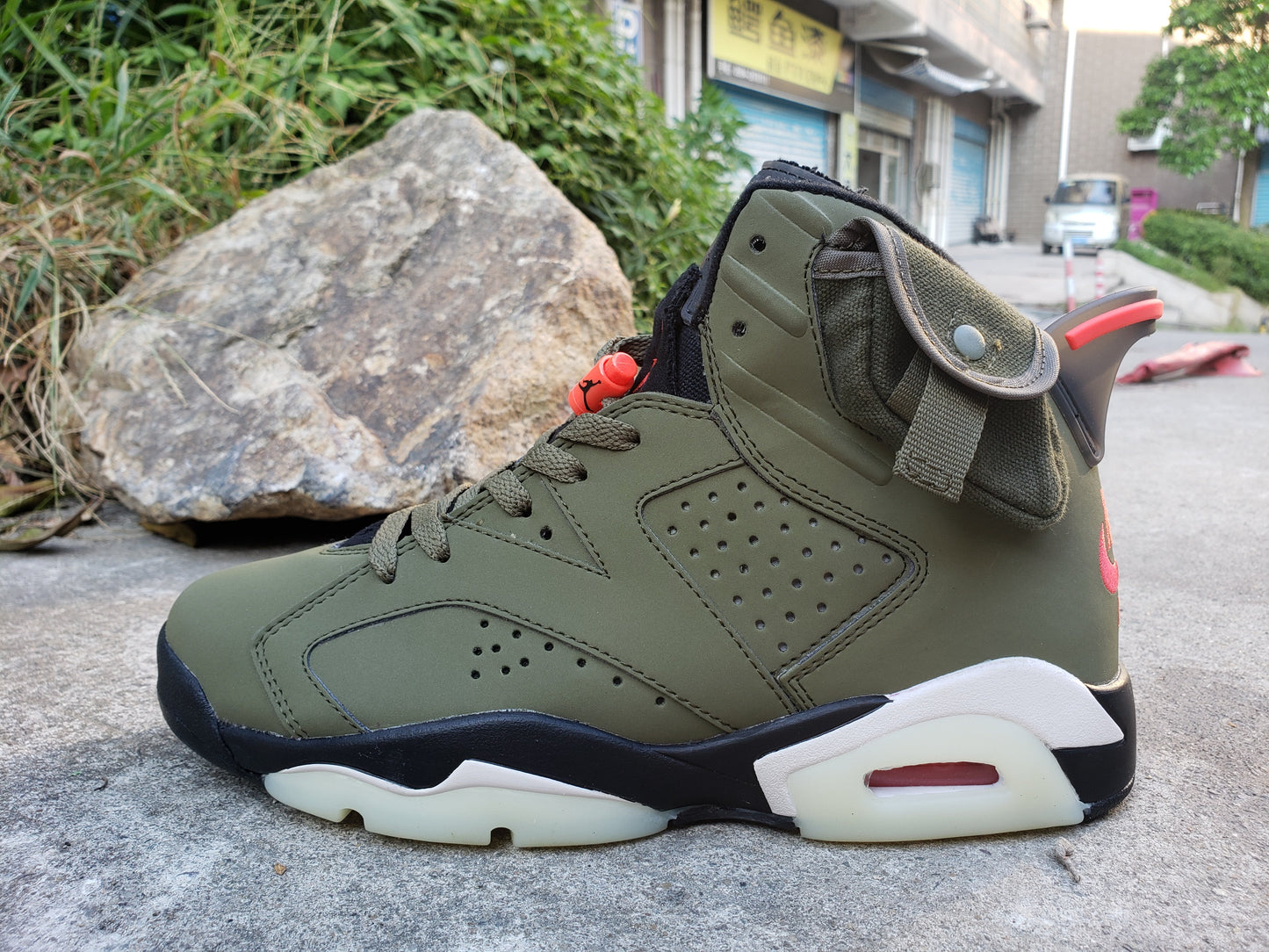 Jordan 6 Retro « Travis Scott - Olive Moyenne »