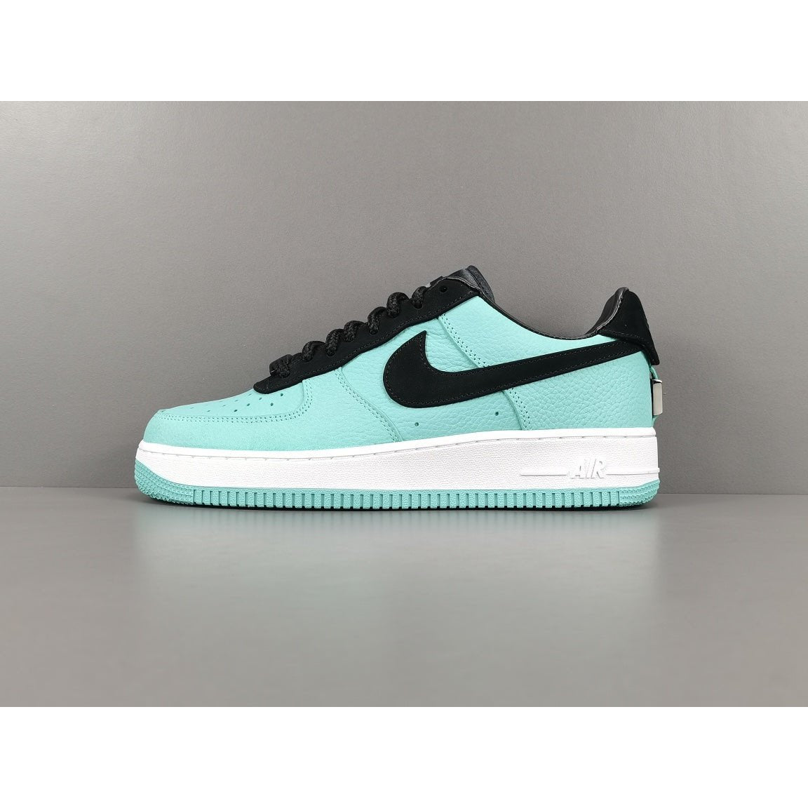 NIKE AIR FORCE 1 x TIFFANY &amp; CO.1837 (AMIS ET FAMILLE)
