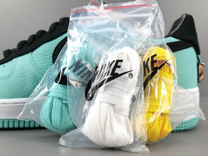 NIKE AIR FORCE 1 x TIFFANY &amp; CO.1837 (AMIS ET FAMILLE)