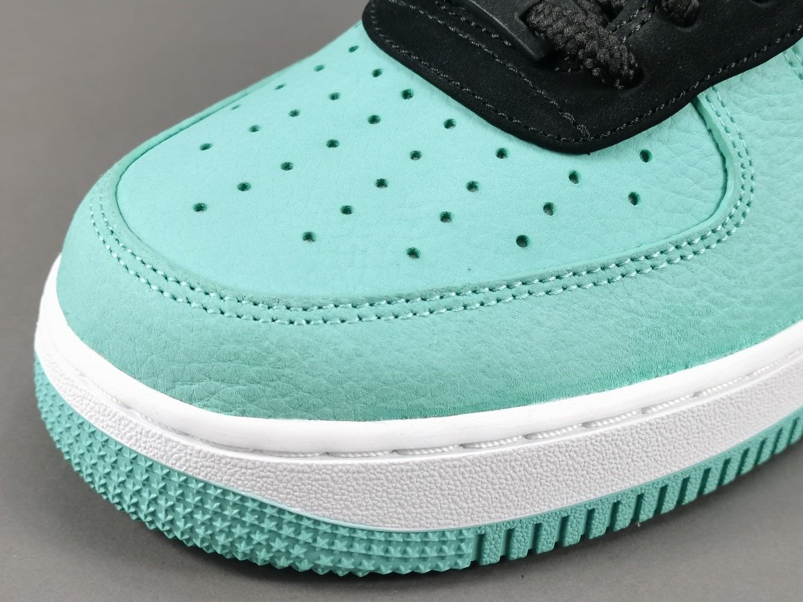 NIKE AIR FORCE 1 x TIFFANY &amp; CO.1837 (AMIS ET FAMILLE)