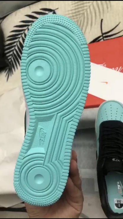 NIKE AIR FORCE 1 x TIFFANY &amp; CO.1837 (AMIS ET FAMILLE)