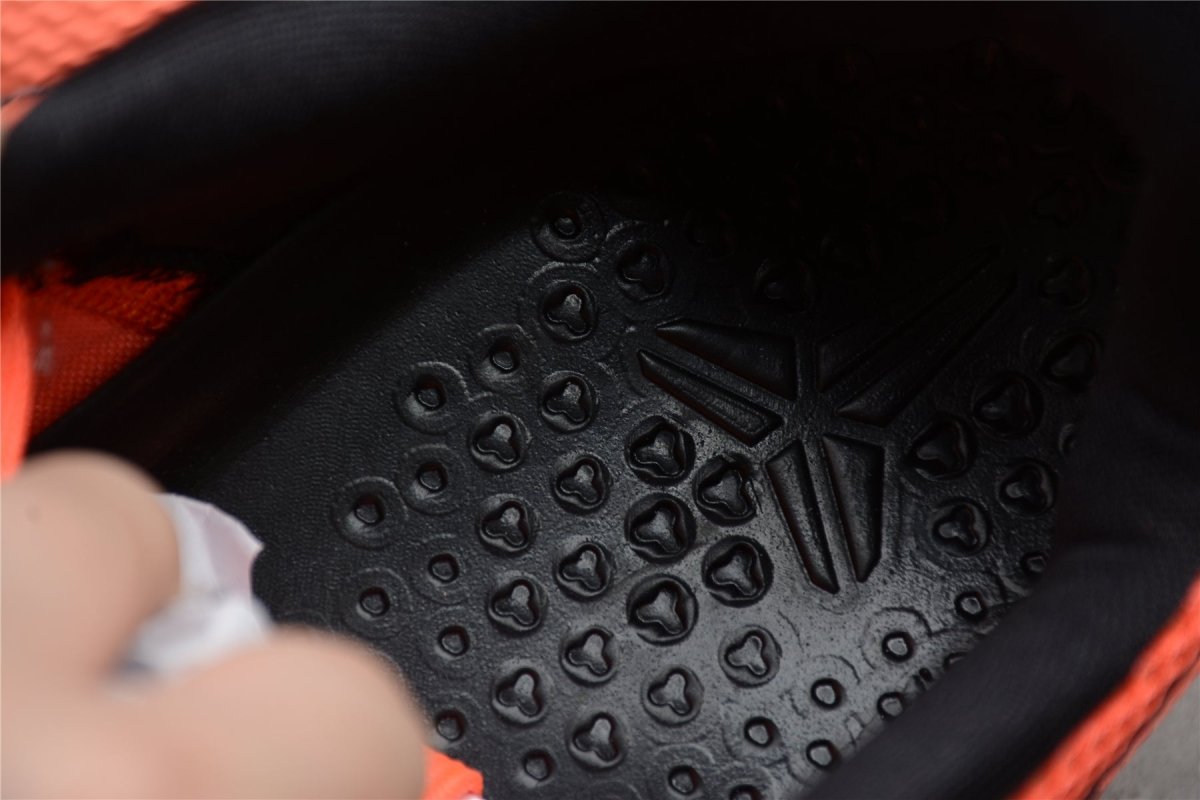 NIKE KOBE 11 EM LOW x BARCELONE