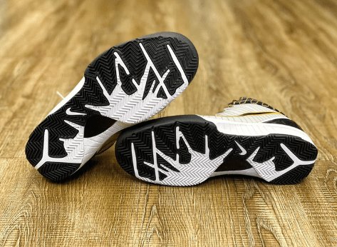 NIKE KOBE 4 PROTRO x BLANC NOIR DEL SOL 