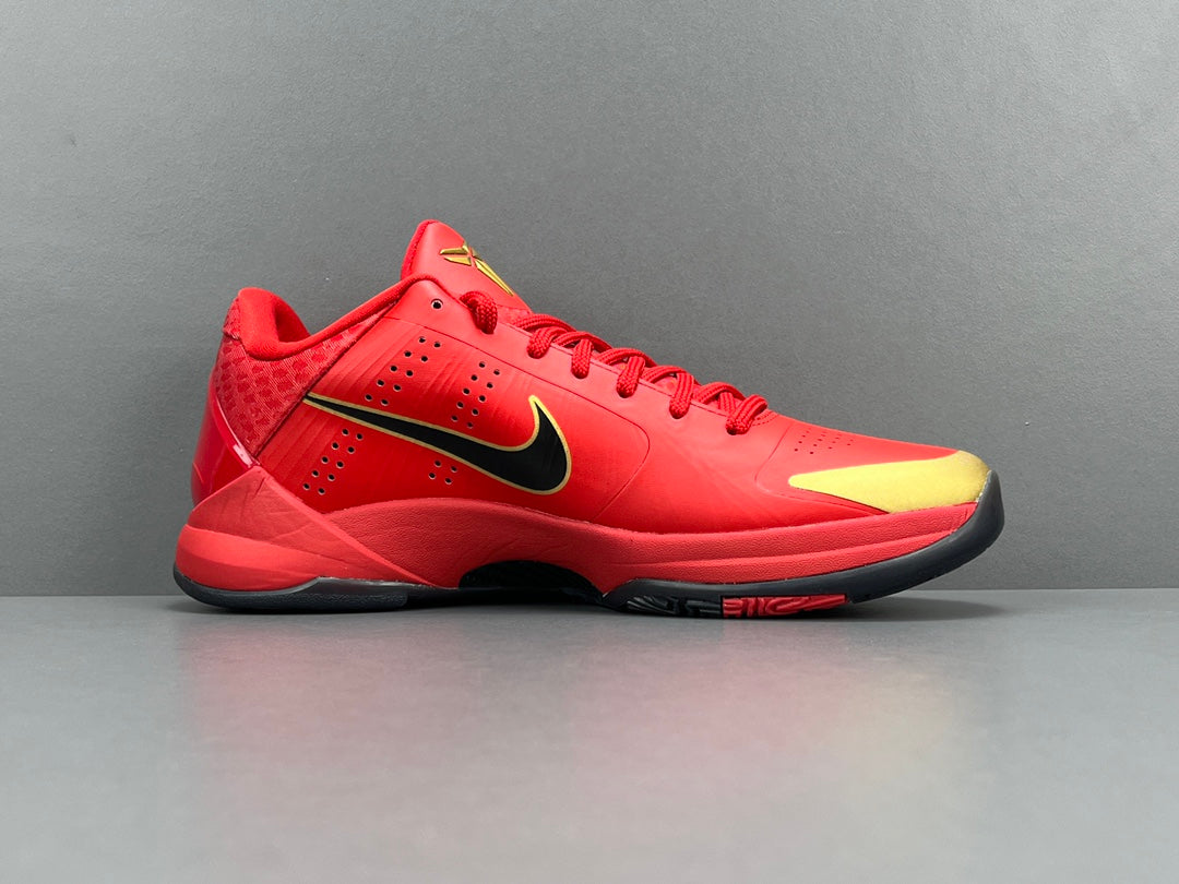 NIKE KOBE 5 PROTRO x ANNÉE DE L'UNIVERSITÉ MAMBA ROUGE