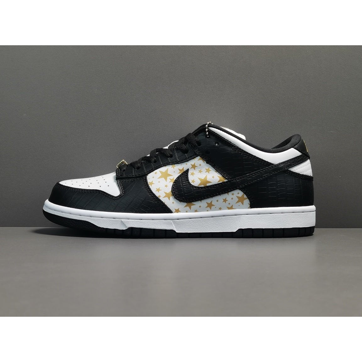 NIKE SB DUNK x SUPREME STARS NOIR