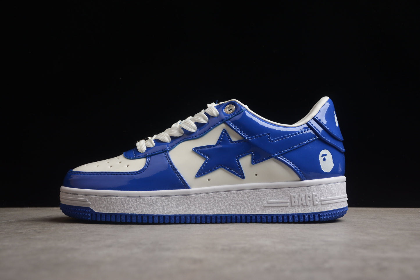 Baskets basses BAPE STA en cuir verni bleu et blanc