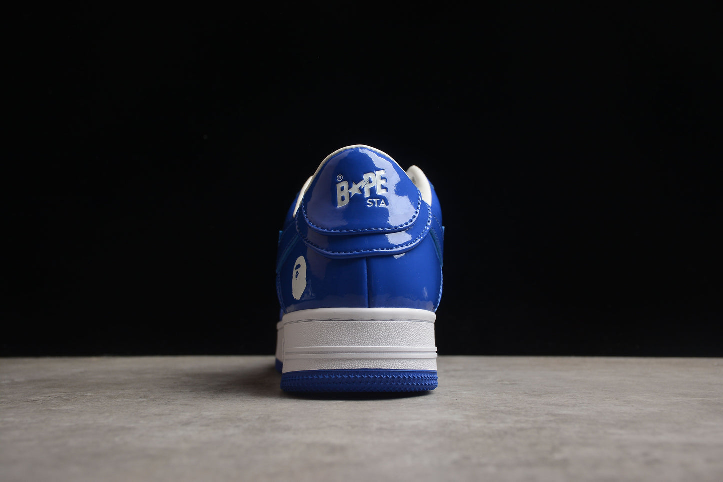Baskets basses BAPE STA en cuir verni bleu et blanc