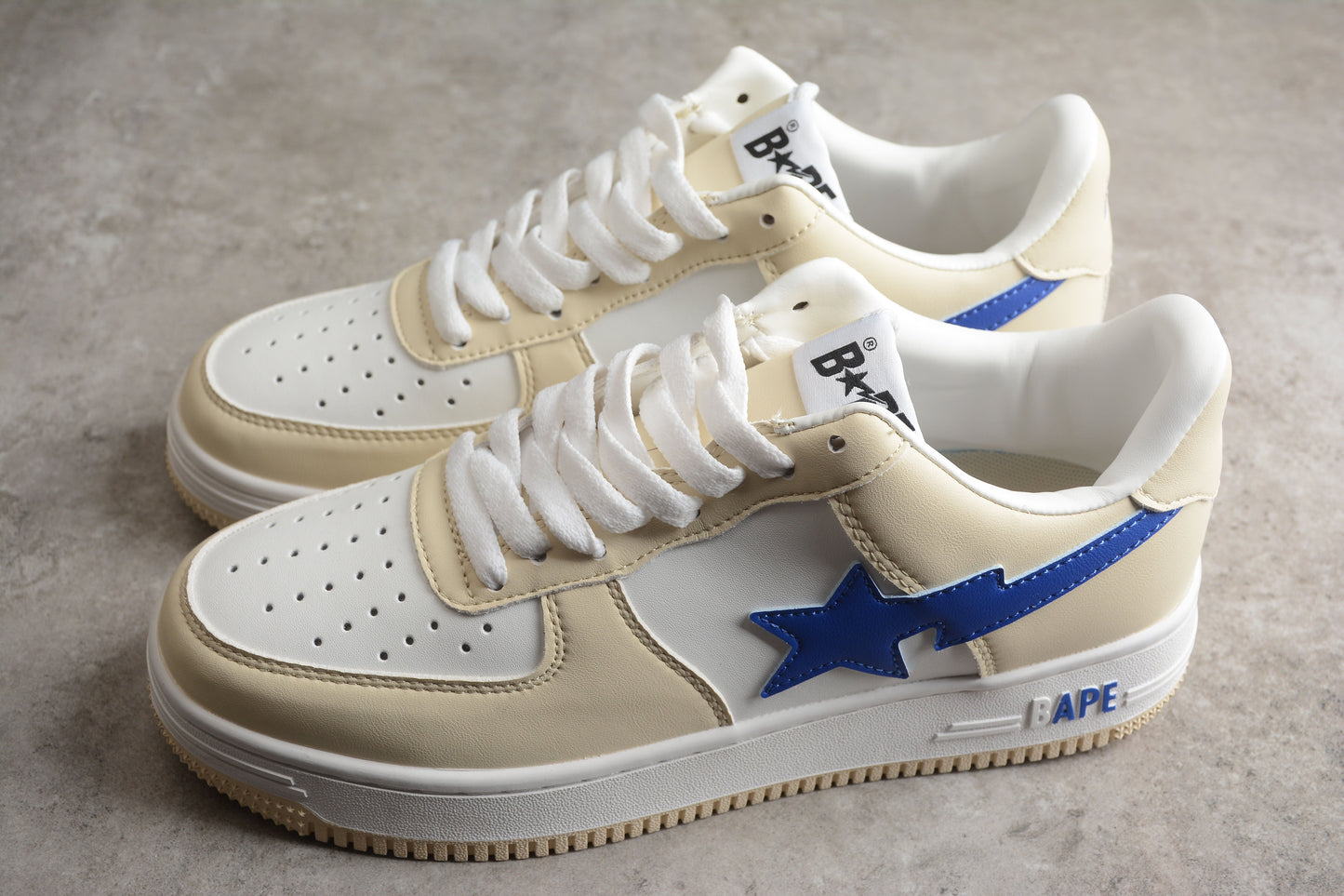 Baskets basses BAPE STA couleur crème et bleu