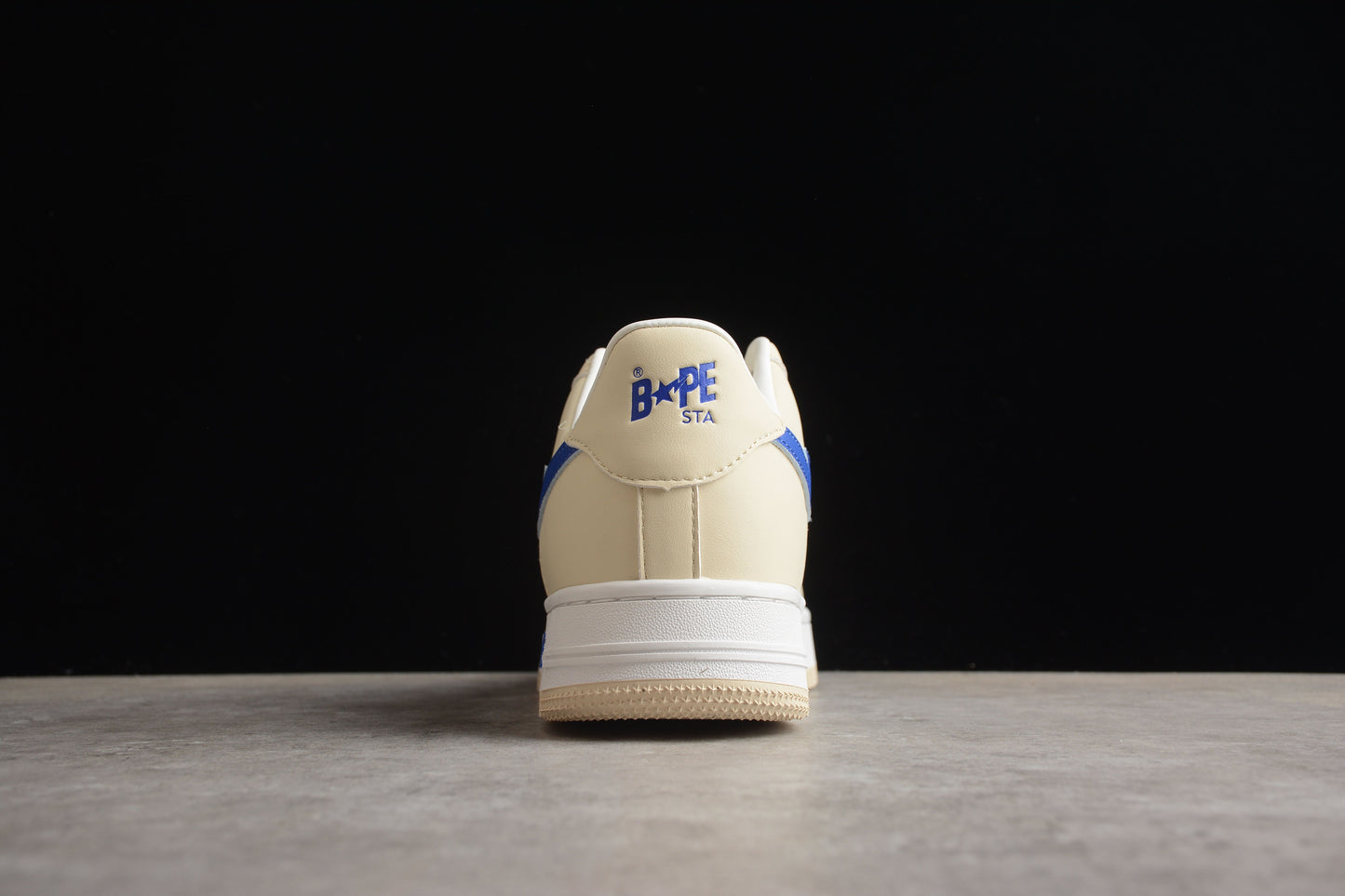 Baskets basses BAPE STA couleur crème et bleu