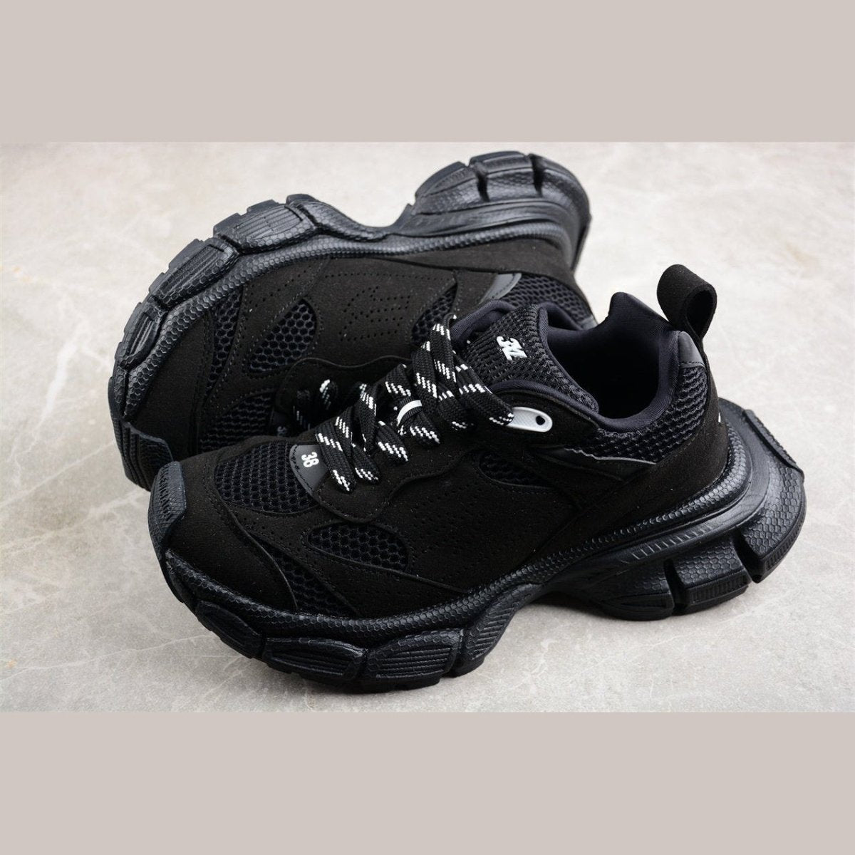 BALENCIAGA 3XL x NOIR