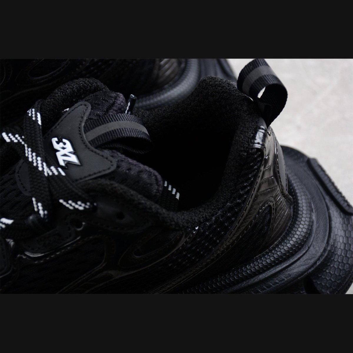 BALENCIAGA 3XL x TOUT NOIR