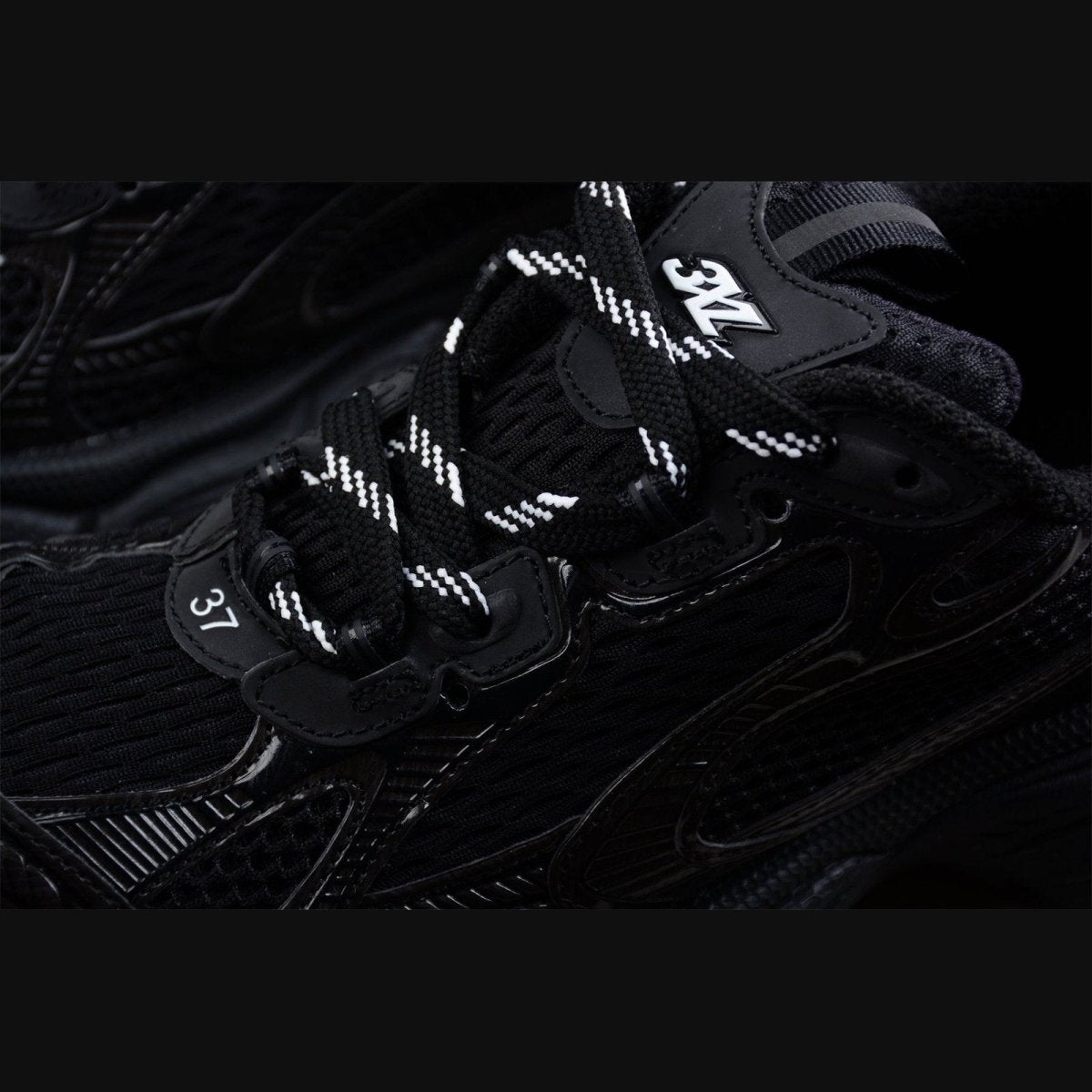 BALENCIAGA 3XL x TOUT NOIR