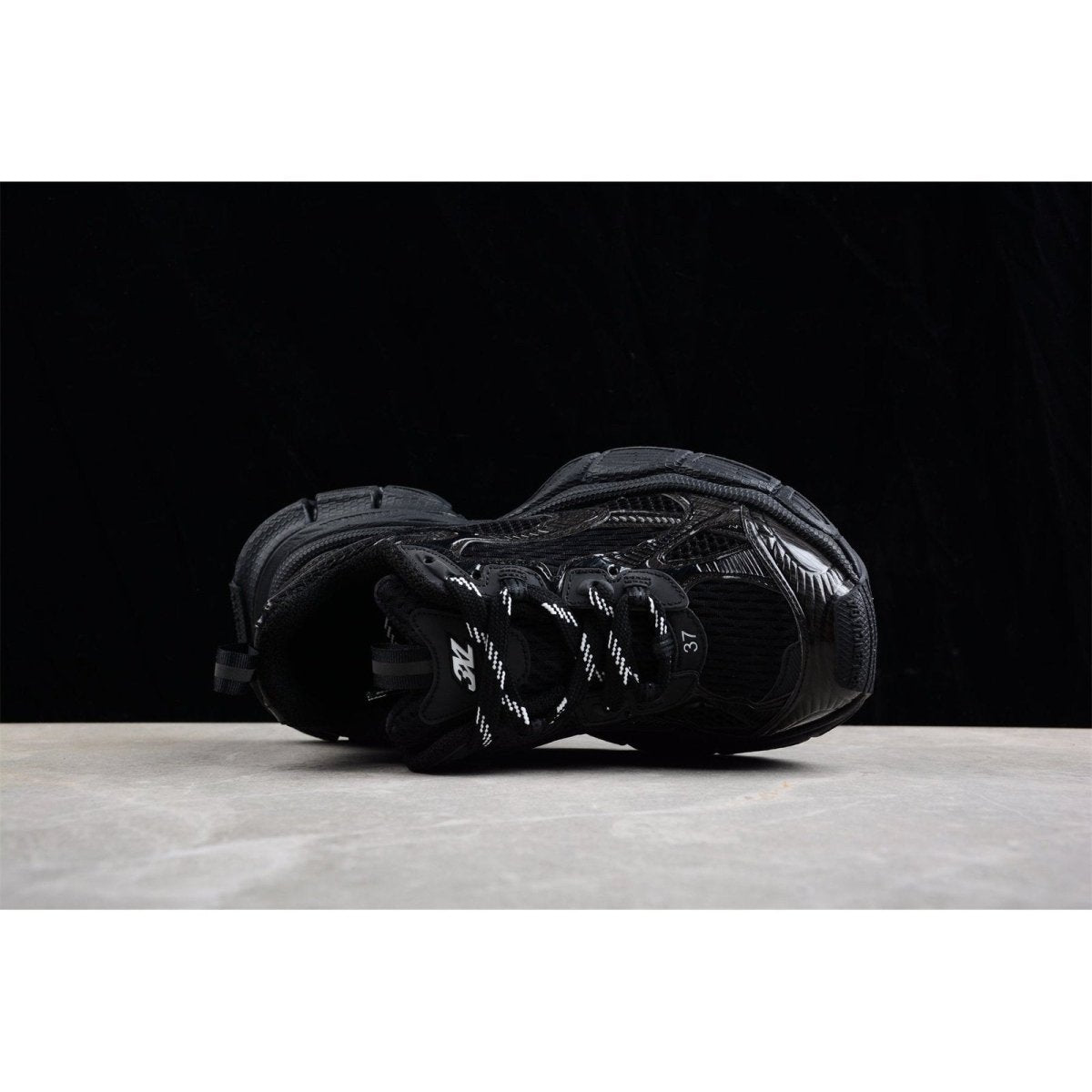 BALENCIAGA 3XL x TOUT NOIR