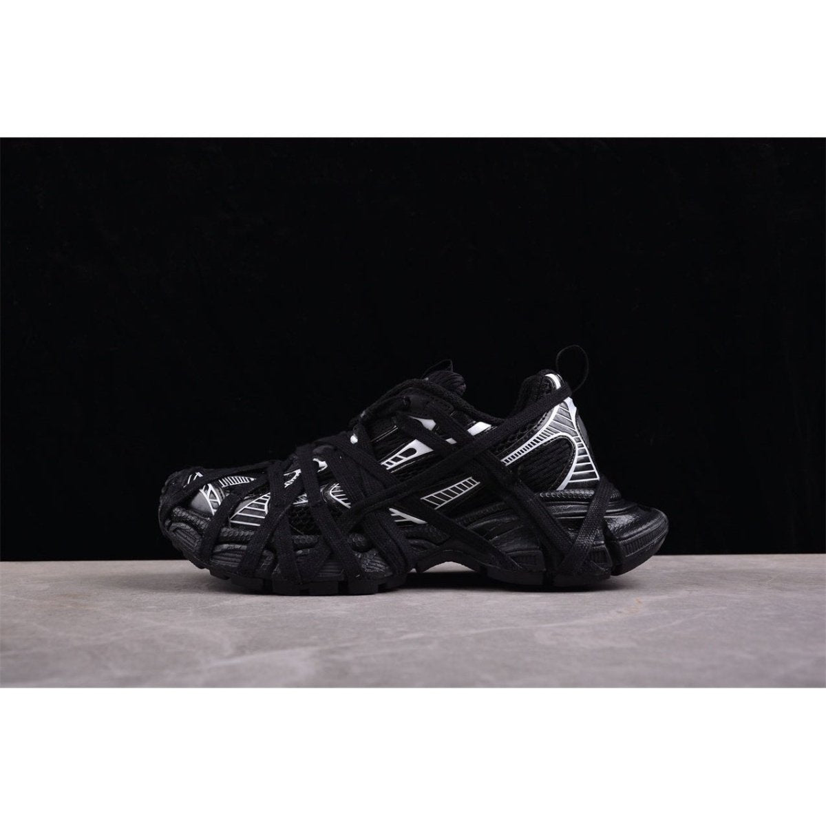 BALENCIAGA 3XL x NOIR BLANC