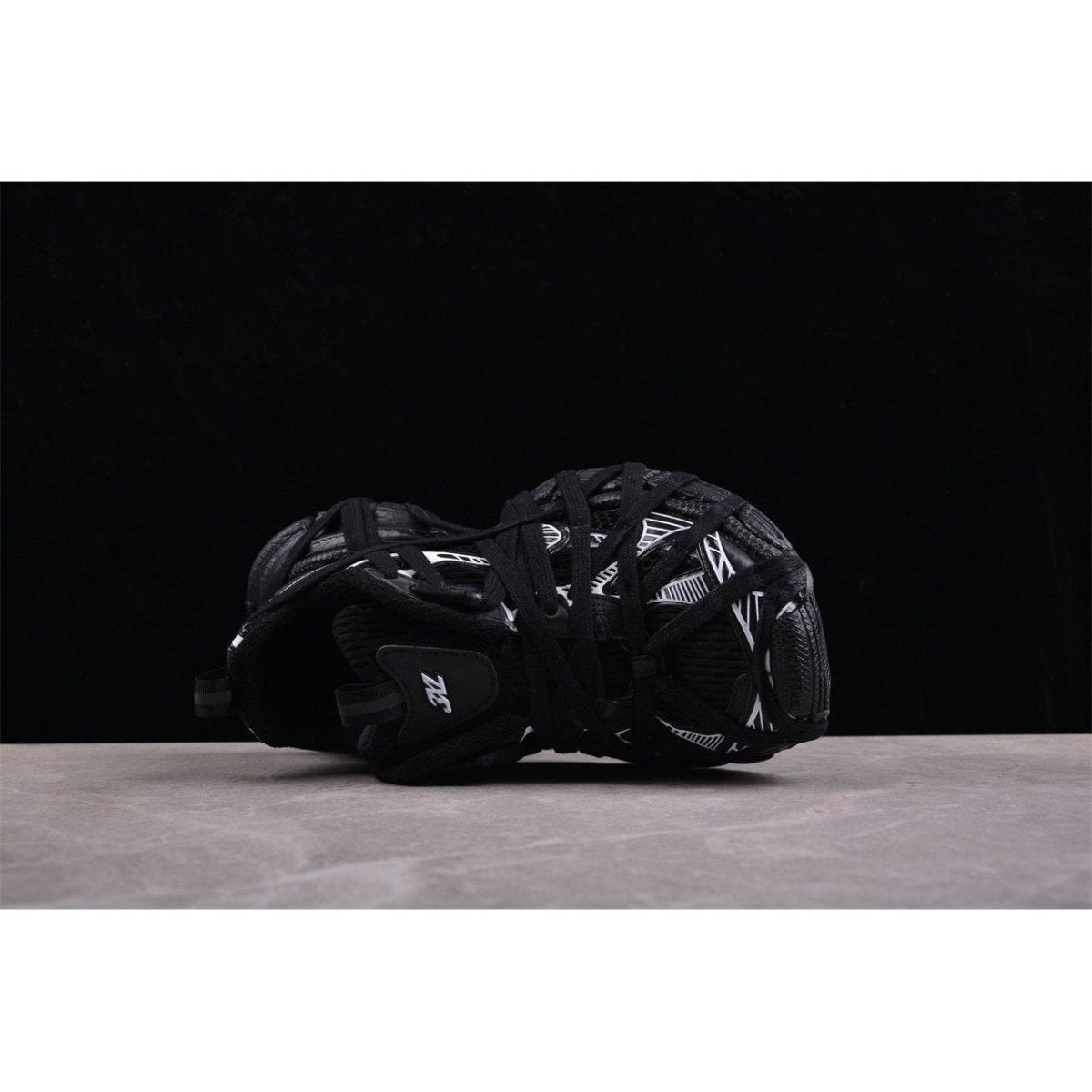 BALENCIAGA 3XL x NOIR BLANC