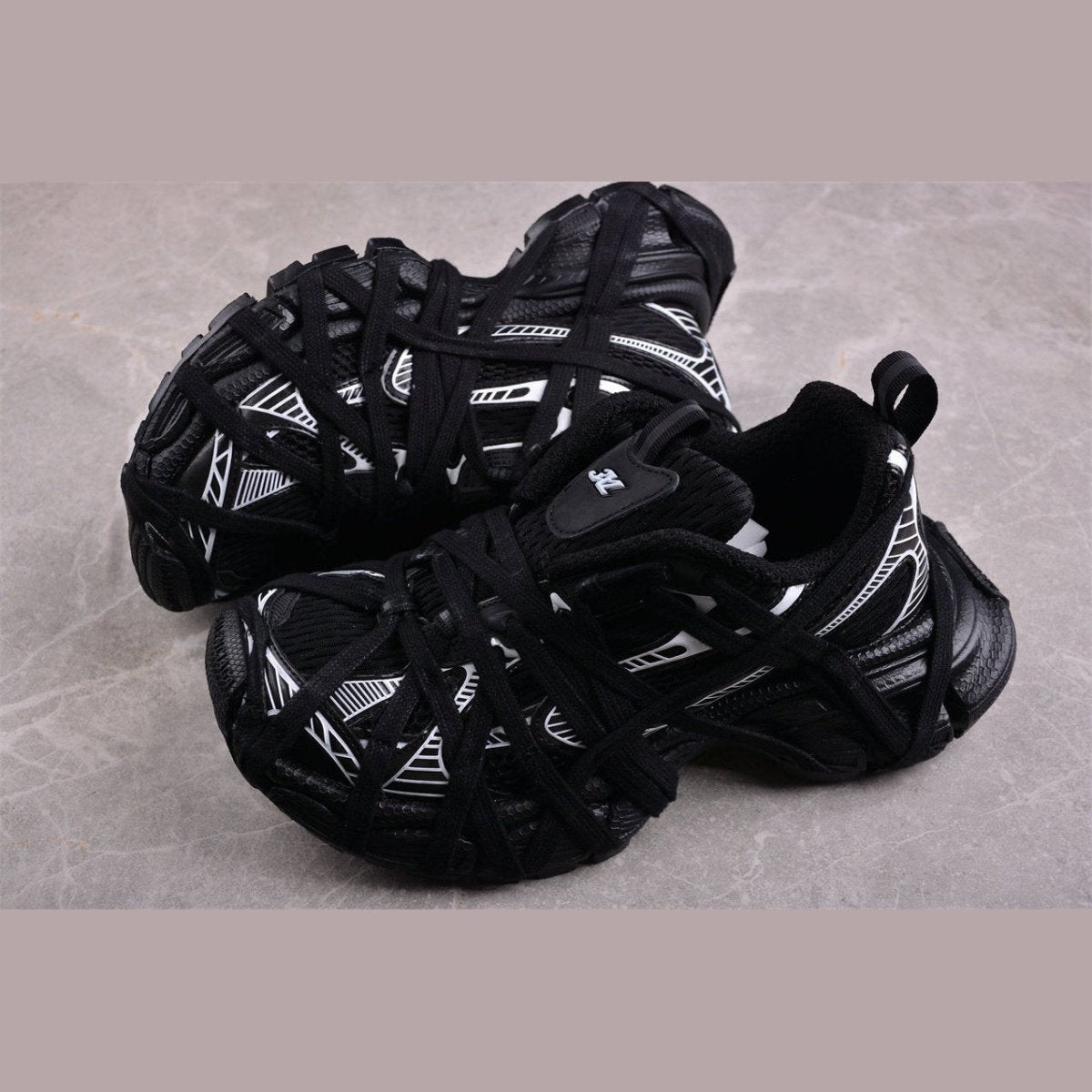 BALENCIAGA 3XL x NOIR BLANC