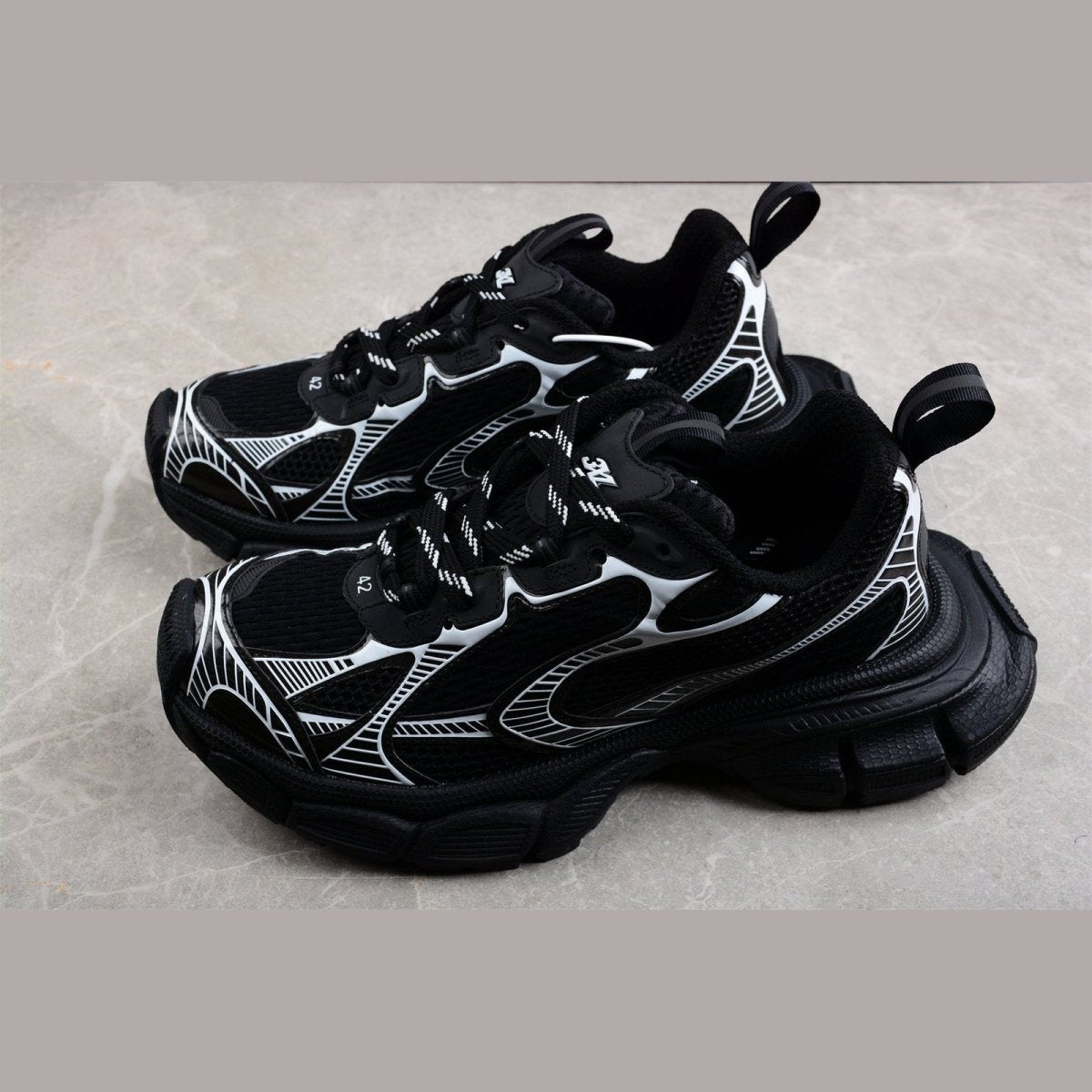 BALENCIAGA 3XL x NOIR BLANC