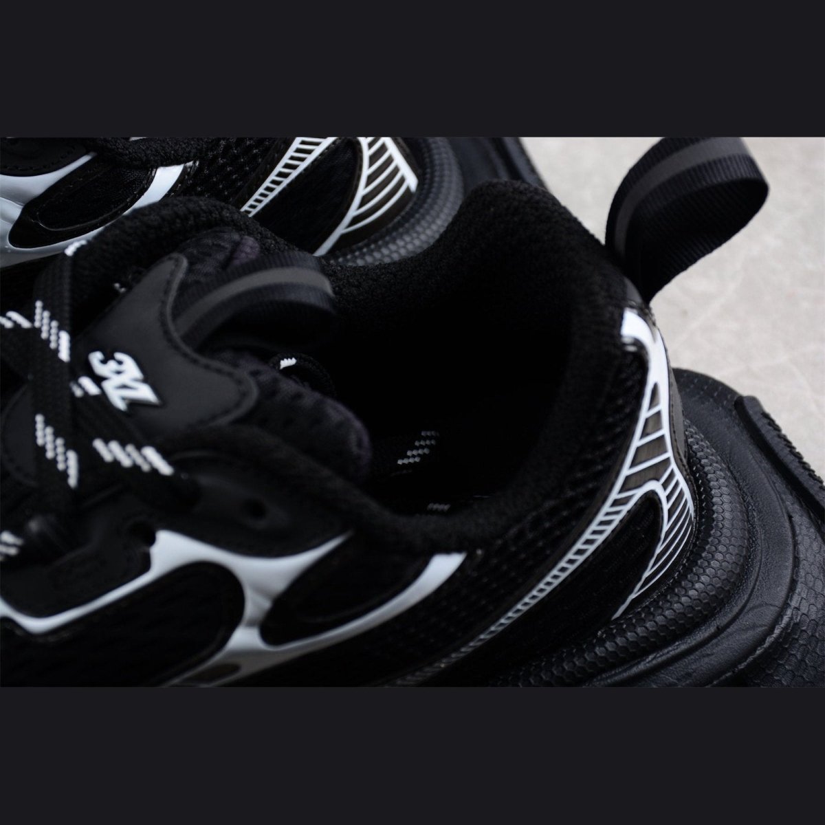 BALENCIAGA 3XL x NOIR BLANC