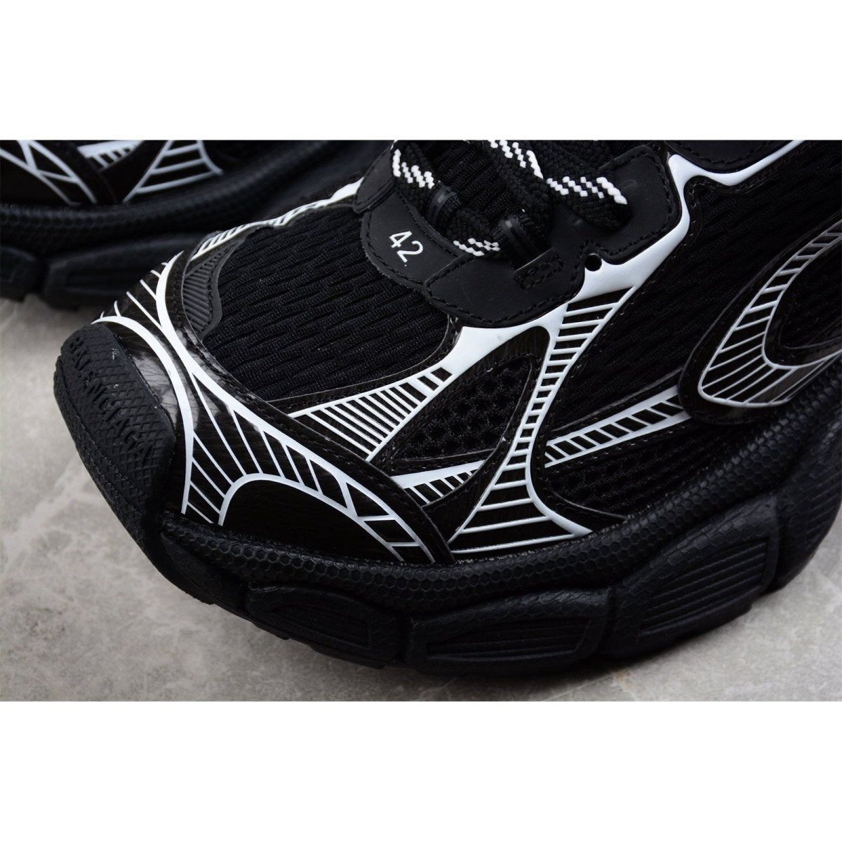 BALENCIAGA 3XL x NOIR BLANC